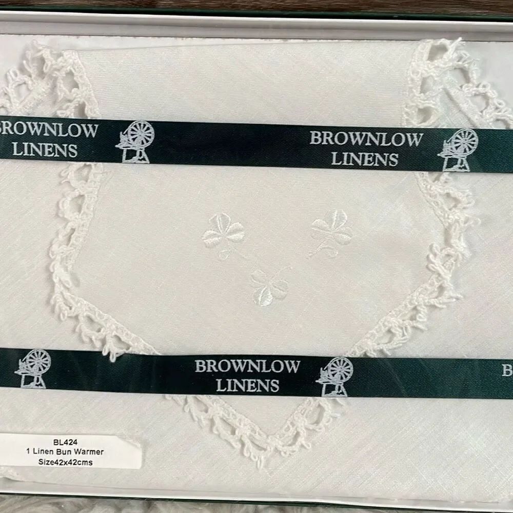 BROWNLOW LINENS Shamrock Linen Bun Warmer BL424 42x42cms White New in Box